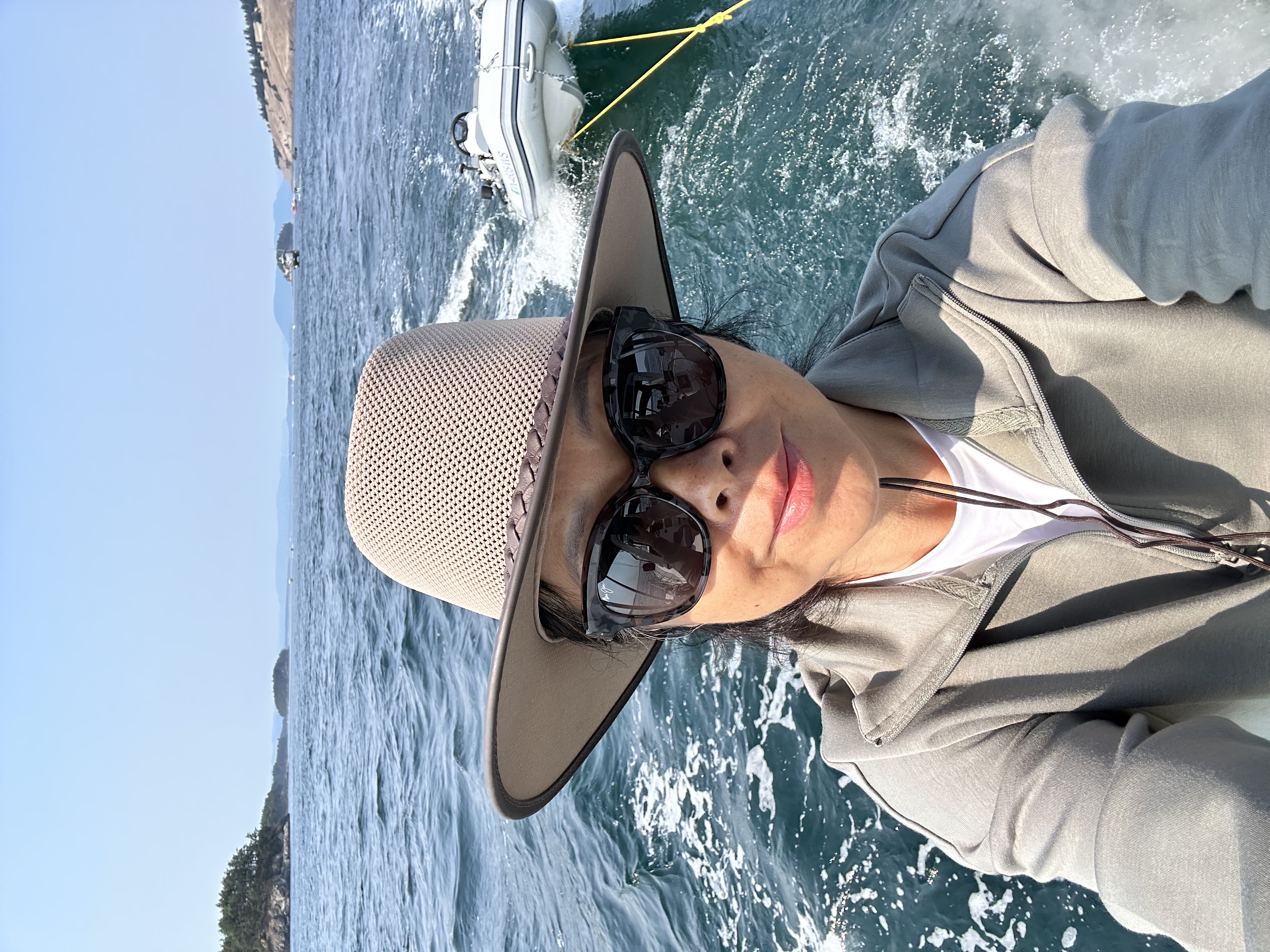 Captain Yinglan underway with the dinghy in tow