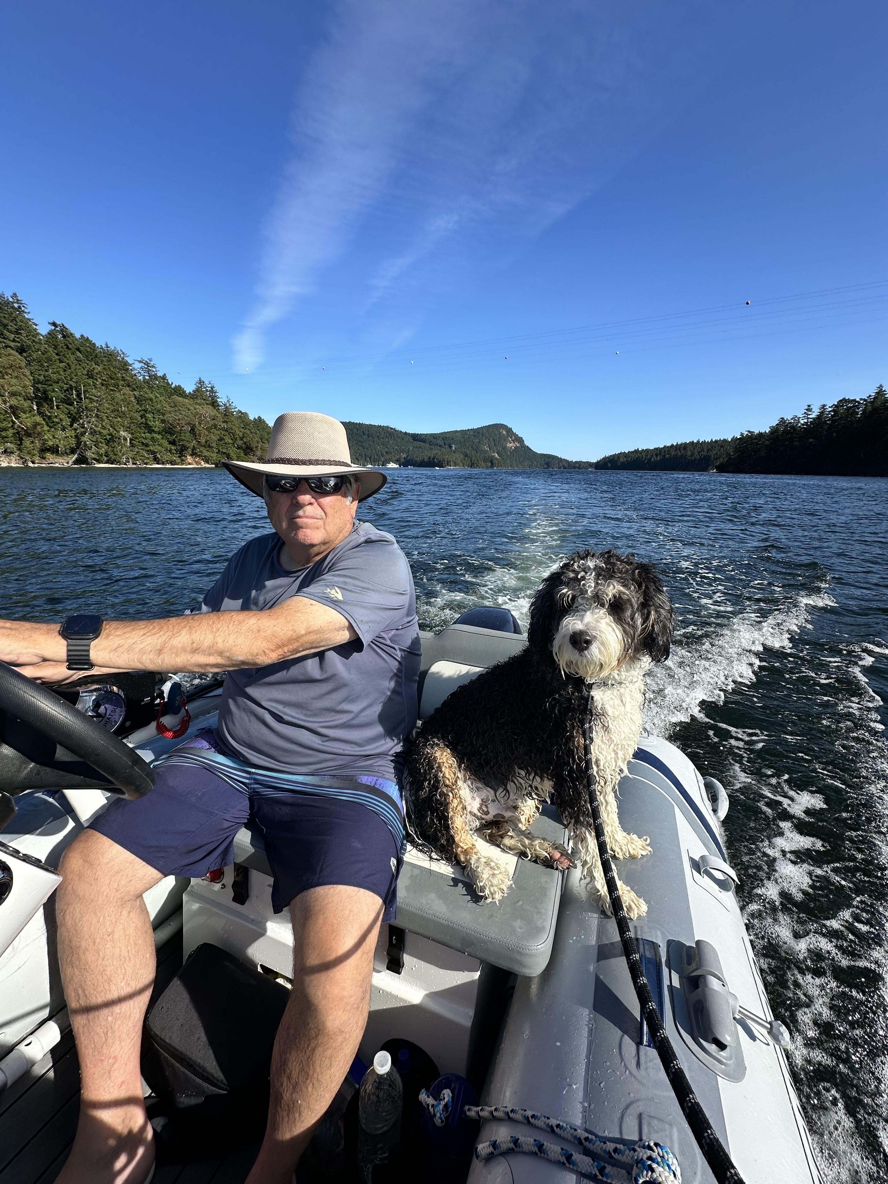 Dinghy cruise through the islands with Shadow aboard